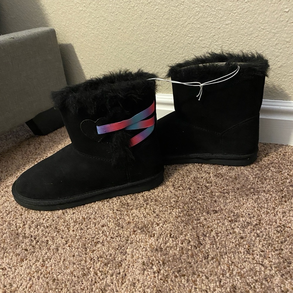 Brand New Girls Boots - Picture 3 of 6